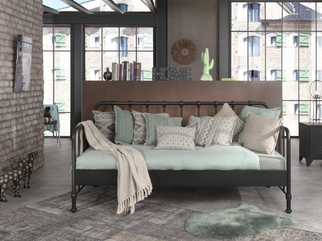 Black Bed, 99 x 208 x 106 cm