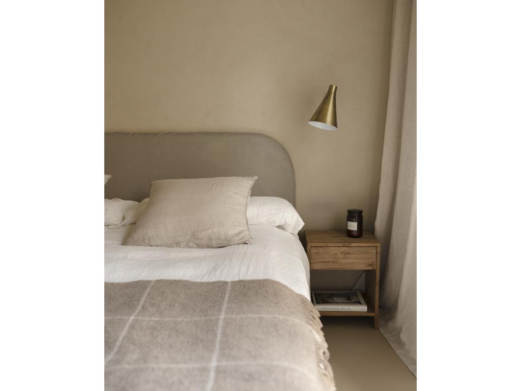 Brown Bed, 160 x 110 cm